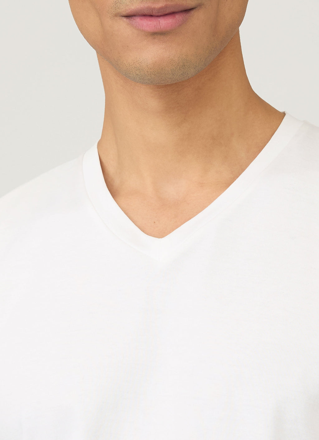 Men's V-neck Midweight T-shirt in White