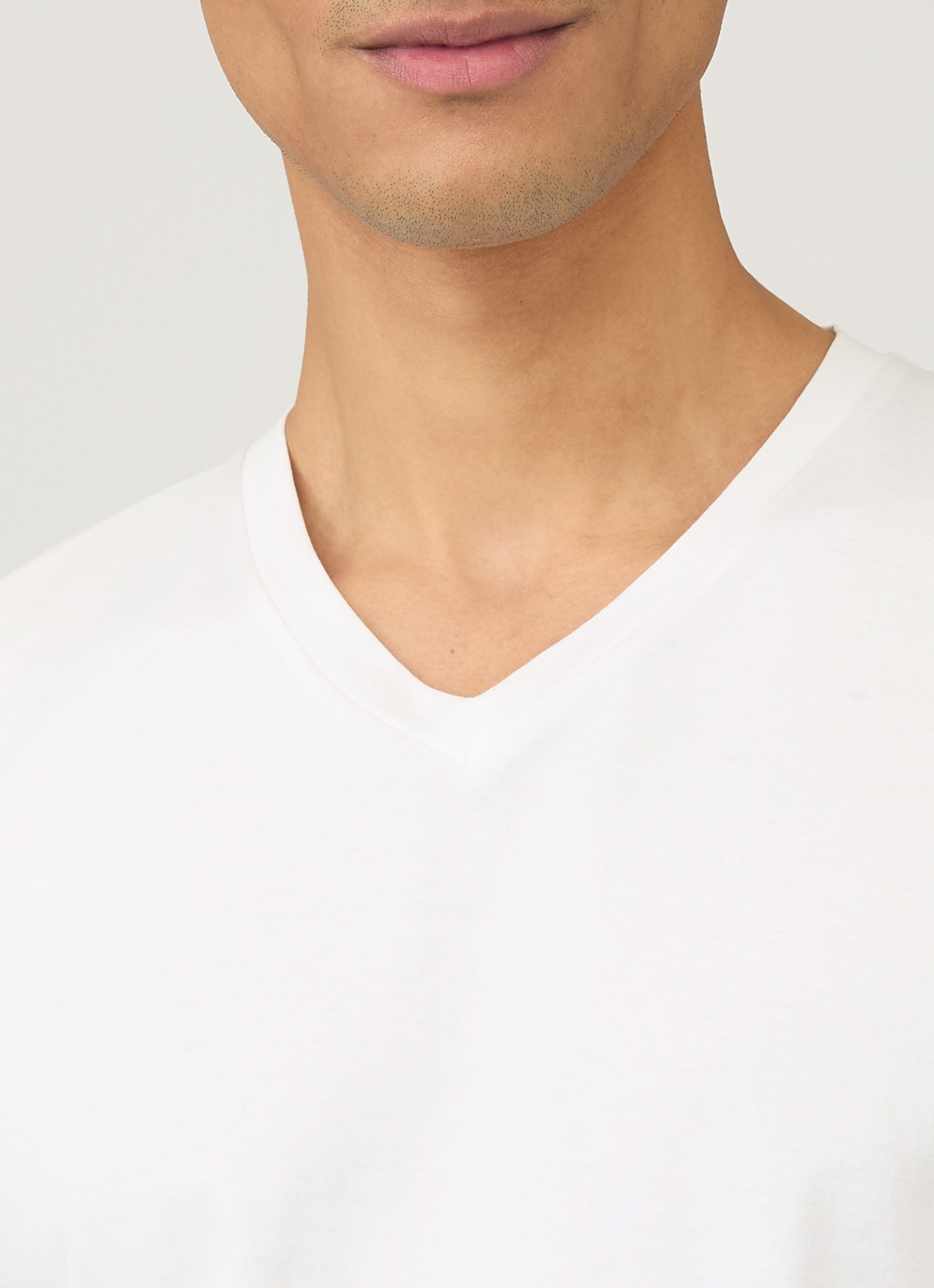 Men's V-neck Midweight T-shirt in White